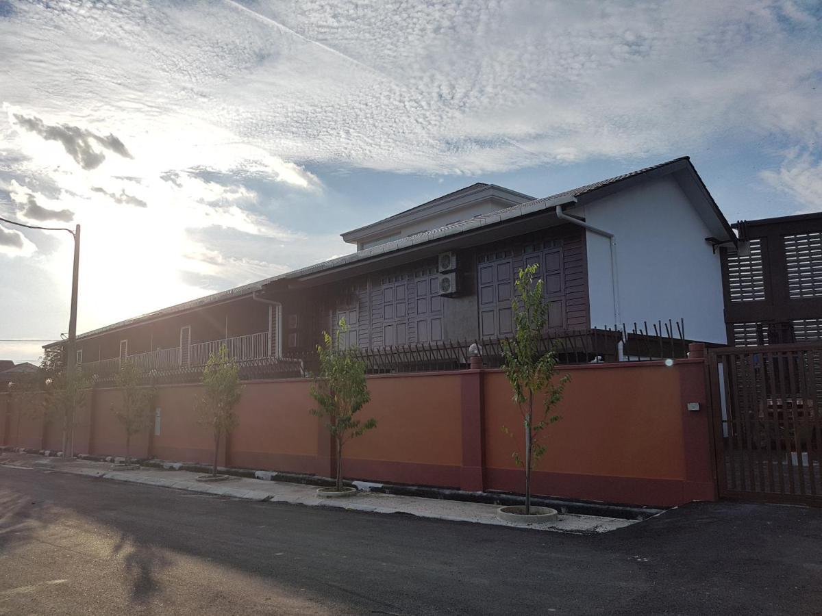 Little Kampung Studio Teluk Intan Exteriör bild